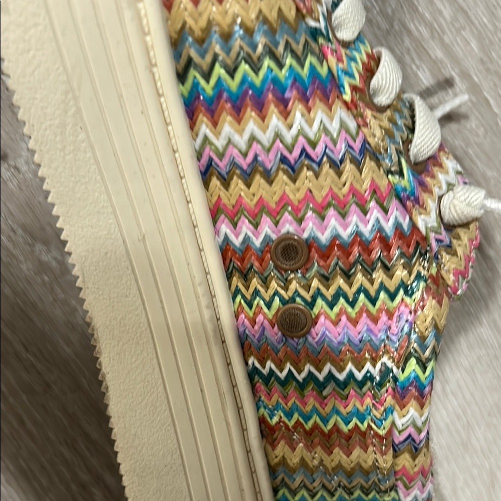 Colorful Zigzag Pattern Sneakers - Picture 6 of 6